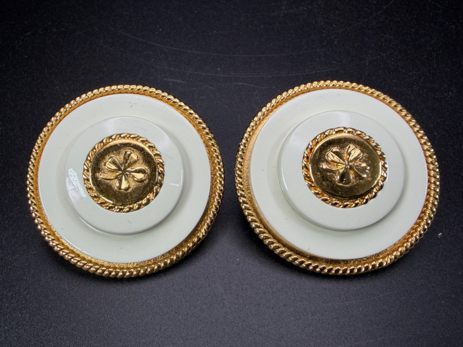 Vintage Chanel Clip-On Earrings 1.5'W [Photo 2]