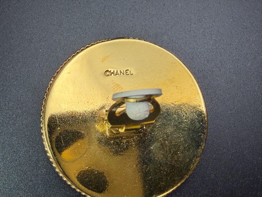Vintage Chanel Clip-On Earrings 1.5'W [Photo 7]