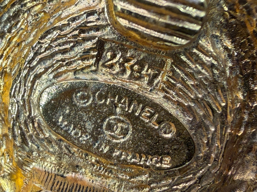 Vintage Chanel Clip-On Earrings [Photo 9]