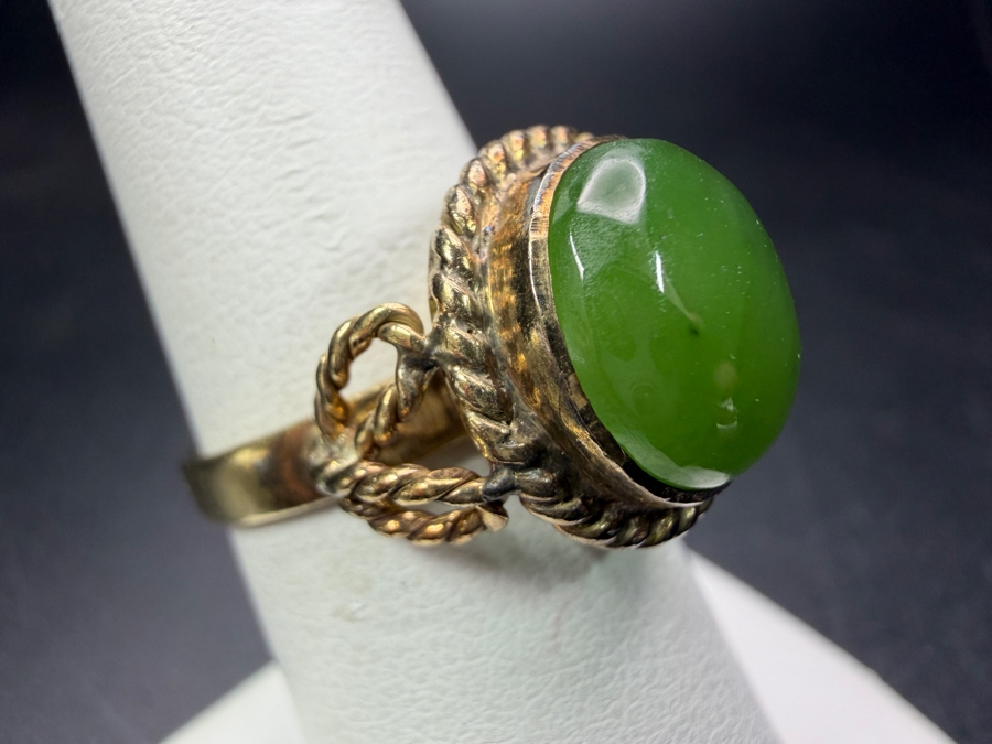 18k Gold Ring With Cabochon Green Jade Size 6.5 4.5g Appraised At $2,400 Retail [Photo 2]