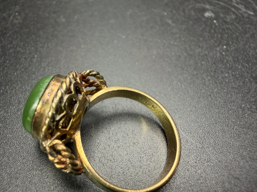 18k Gold Ring With Cabochon Green Jade Size 6.5 4.5g Appraised At $2,400 Retail [Photo 7]