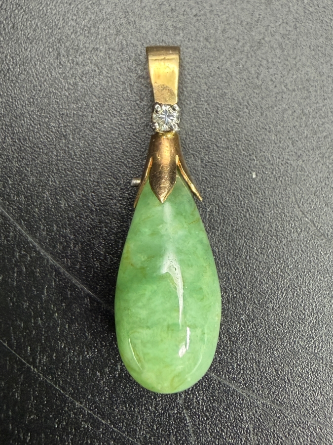 14k Gold Jadeite Drop Pendant With .01mm Diamond 2.0g 1'L Appraised At $500 Retail [Photo 2]