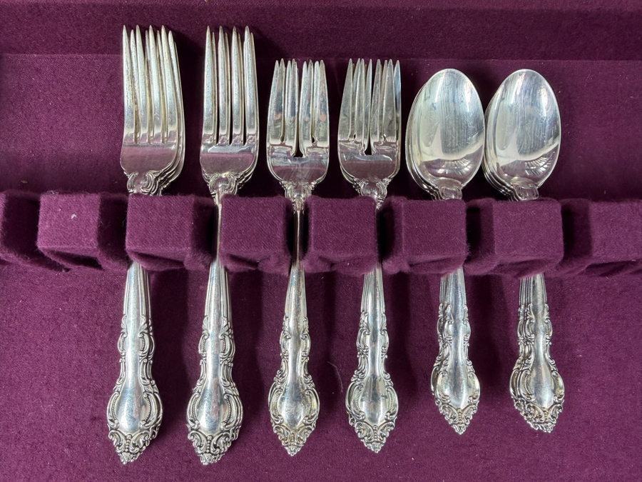 Boxed Lunt Sterling Silver Flatware Service For 8 (32 Pieces) - 1,042g Of Sterling Silver $3,000 Melt Value Plus 550g Of Sterling Silver Handled / Stainless Blade Knives [Photo 4]