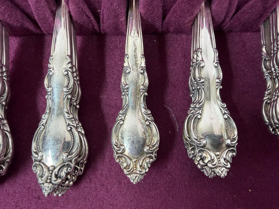 Boxed Lunt Sterling Silver Flatware Service For 8 (32 Pieces) - 1,042g Of Sterling Silver $3,000 Melt Value Plus 550g Of Sterling Silver Handled / Stainless Blade Knives [Photo 5]