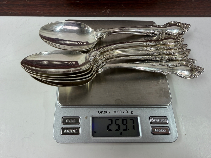 Boxed Lunt Sterling Silver Flatware Service For 8 (32 Pieces) - 1,042g Of Sterling Silver $3,000 Melt Value Plus 550g Of Sterling Silver Handled / Stainless Blade Knives [Photo 11]