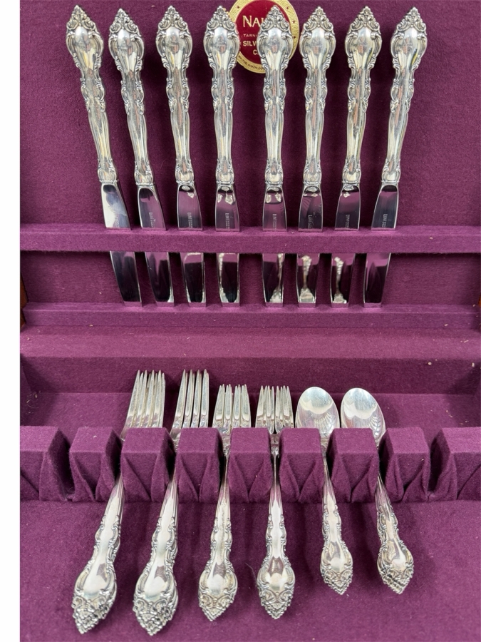 Boxed Lunt Sterling Silver Flatware Service For 8 (32 Pieces) - 1,042g Of Sterling Silver $3,000 Melt Value Plus 550g Of Sterling Silver Handled / Stainless Blade Knives [Photo 2]