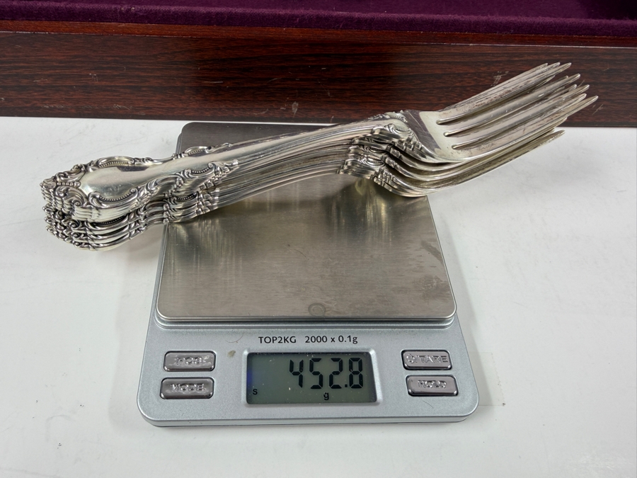 Boxed Lunt Sterling Silver Flatware Service For 8 (32 Pieces) - 1,042g Of Sterling Silver $3,000 Melt Value Plus 550g Of Sterling Silver Handled / Stainless Blade Knives [Photo 9]