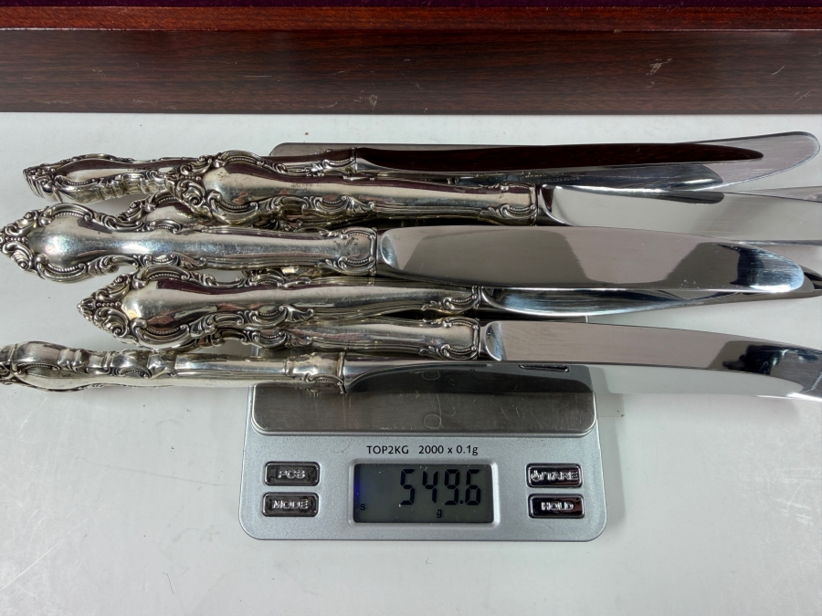 Boxed Lunt Sterling Silver Flatware Service For 8 (32 Pieces) - 1,042g Of Sterling Silver $3,000 Melt Value Plus 550g Of Sterling Silver Handled / Stainless Blade Knives [Photo 13]