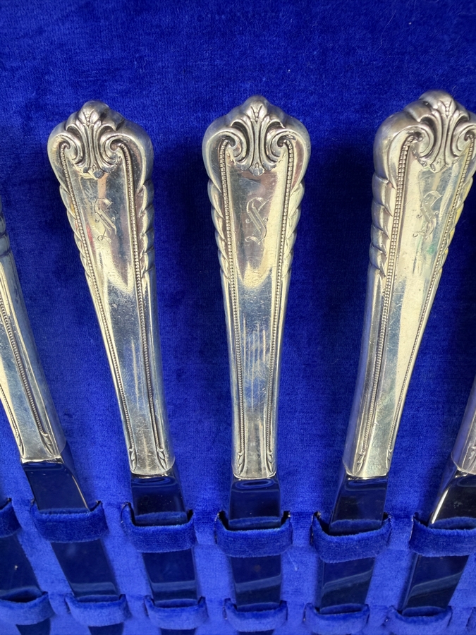 Boxed Rogers Sterling Silver Flatware Service For 6 (36 Pieces) - 1,047g Of Sterling Silver $3,015 Melt Value Plus 408g Of Sterling Silver Handled / Stainless Blade Knives [Photo 4]