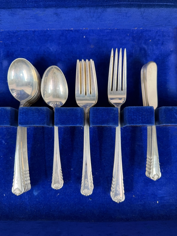 Boxed Rogers Sterling Silver Flatware Service For 6 (36 Pieces) - 1,047g Of Sterling Silver $3,015 Melt Value Plus 408g Of Sterling Silver Handled / Stainless Blade Knives [Photo 2]
