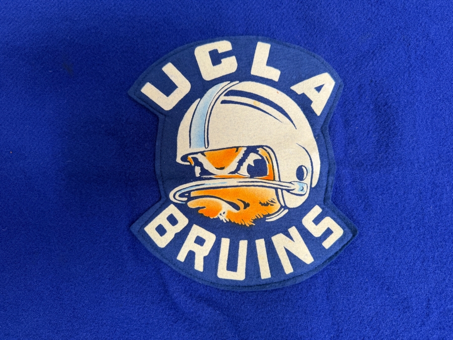 UCLA Bruins Pendleton Blanket 52.5 X 68 And UCLA Bruins Stadium Seat Cushion Pad [Photo 2]