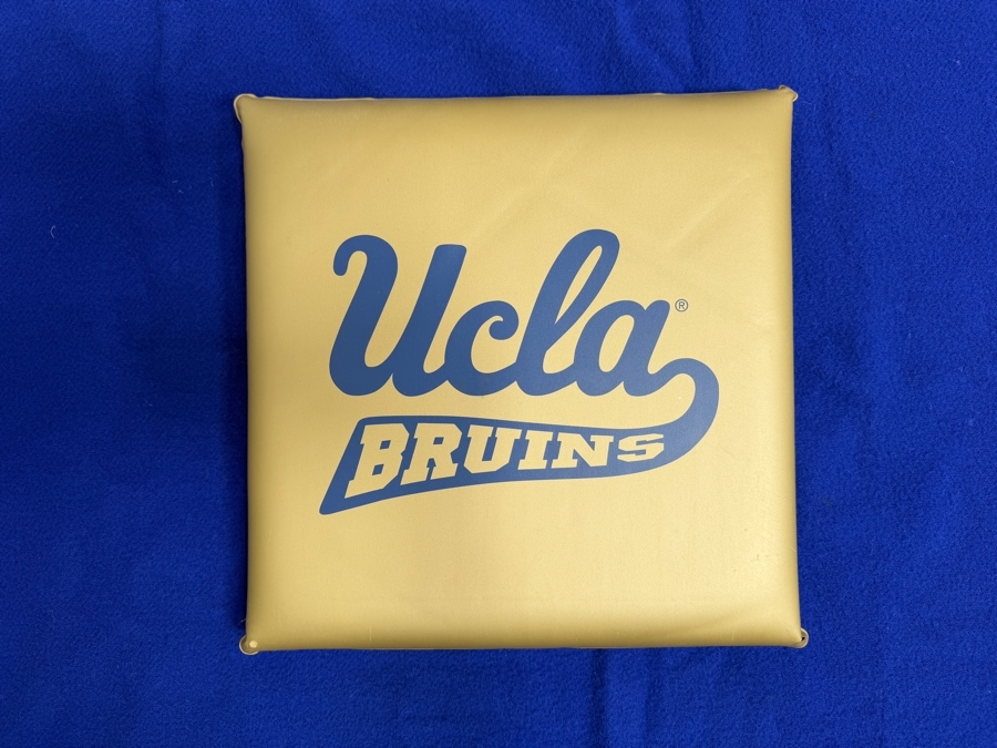 UCLA Bruins Pendleton Blanket 52.5 X 68 And UCLA Bruins Stadium Seat Cushion Pad [Photo 4]