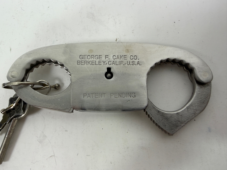 Rare Vintage George F. Cake Co. Berkeley, Calif. Thumbcuffs With Key [Photo 2]