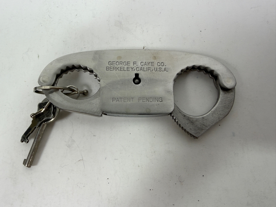 Rare Vintage George F. Cake Co. Berkeley, Calif. Thumbcuffs With Key [Photo 3]