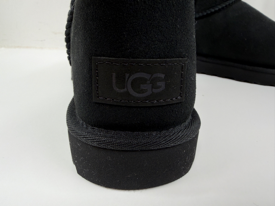 Authentic Ugg Classic Short Black Suede Sheepskin Women's Boots Size 8 (HA) [Photo 3]