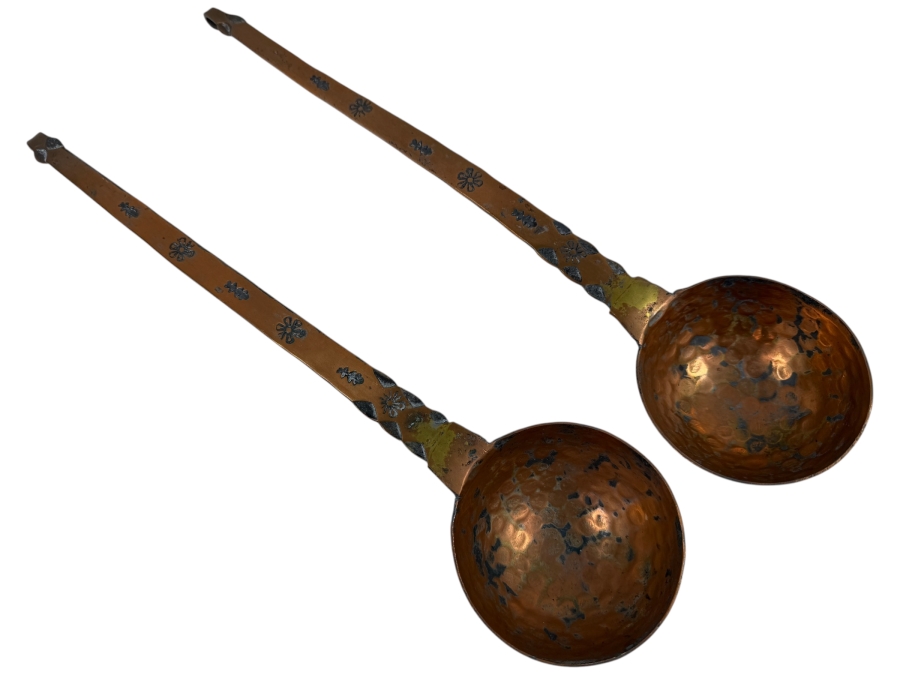 Pair Of Vintage Hand Wrought Copper Ladles 16L (RSF)