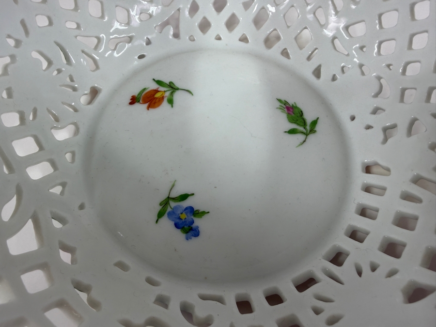 Herend Handpainted Porcelain Reticulated Potpourri Box With Strawberry Finial 6'W X 6'H (RSF) [Photo 12]