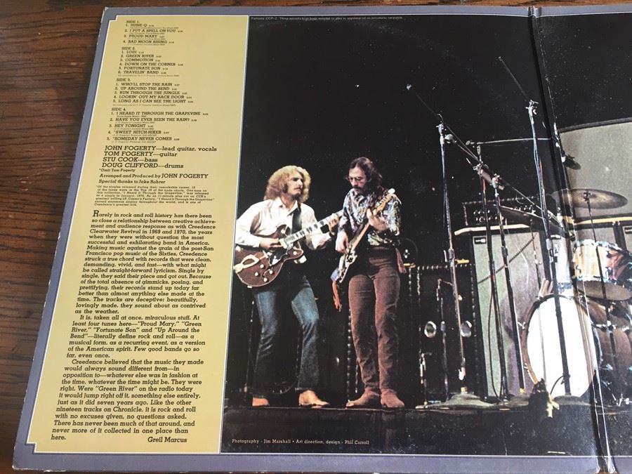 Creedence Clearwater Revival Featuring John Fogerty ‎- Chronicle - The 20 Greatest Hits - Fantasy ‎- CCR-2 [Photo 3]