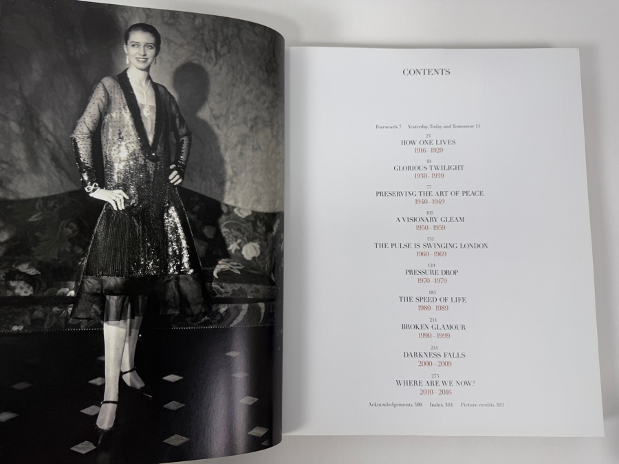'Vogue 100 A Century Of Style' Coffee Table Book (HA) [Photo 4]