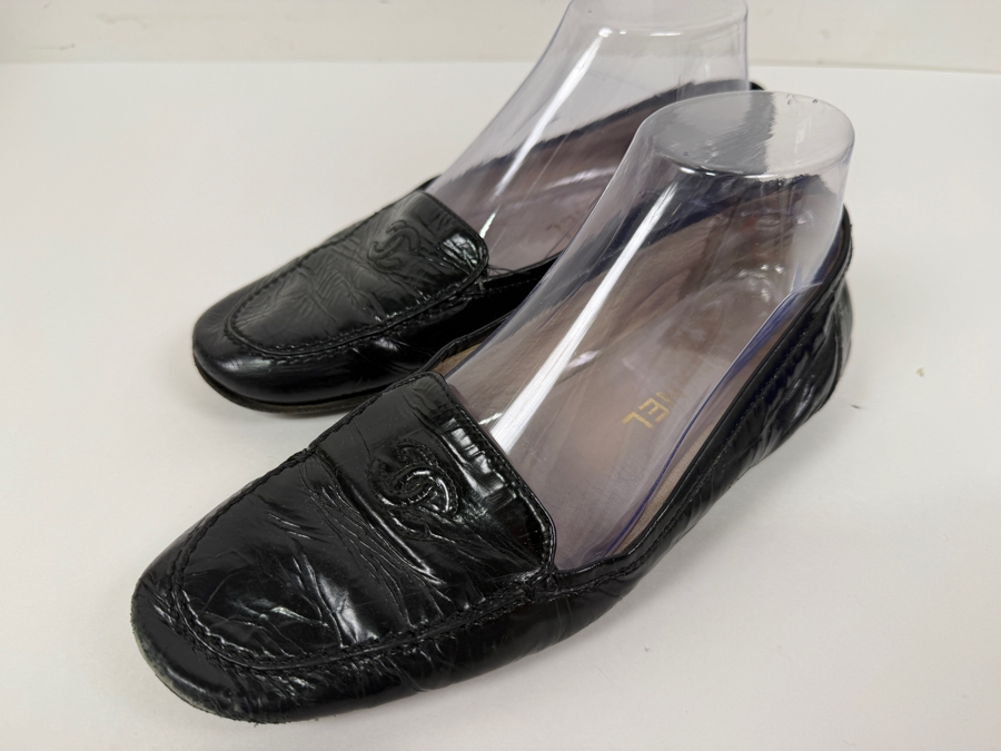 Authentic Vintage Chanel Black Patent Leather Loafers With Iconic 'CC' Logo Size 38.5 (HA)
 [Photo 4]