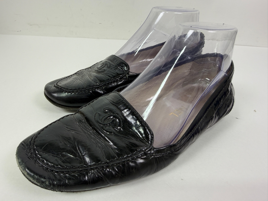 Authentic Vintage Chanel Black Patent Leather Loafers With Iconic 'CC' Logo Size 38.5 (HA)
 [Photo 5]