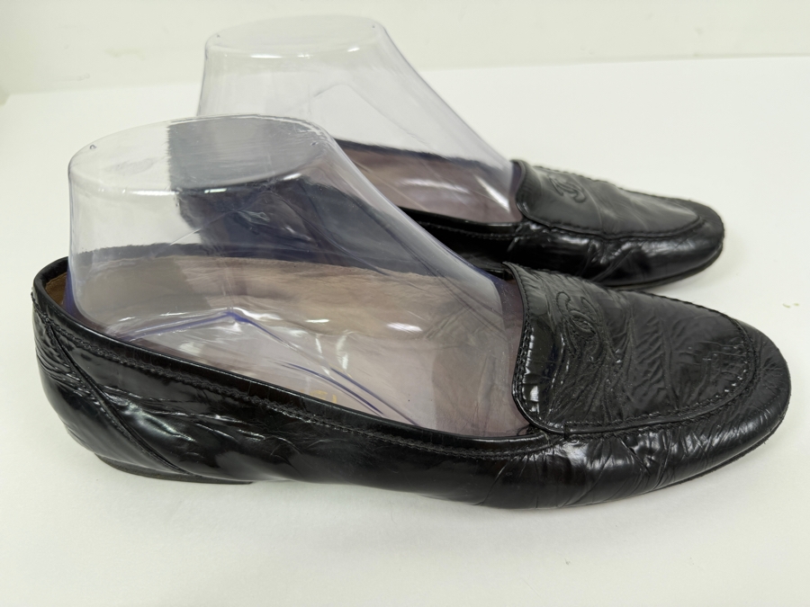 Authentic Vintage Chanel Black Patent Leather Loafers With Iconic 'CC' Logo Size 38.5 (HA)
 [Photo 9]