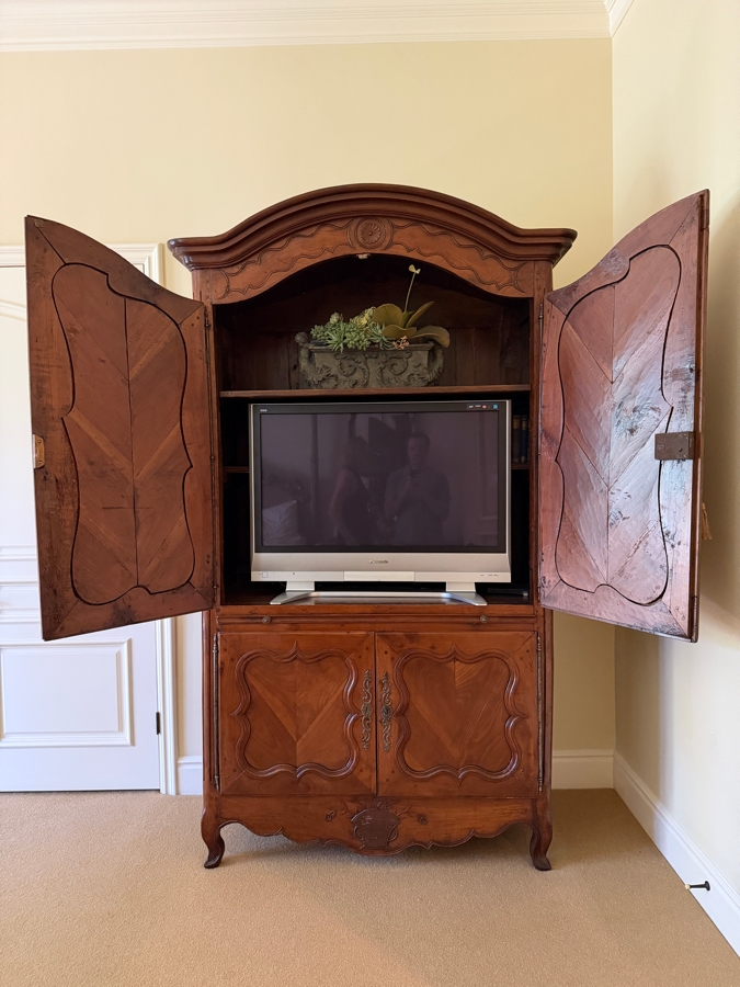 Exceptional Antique French Carved Wooden Armoire Cabinet 51.5W X 24D X 98H [Photo 4]