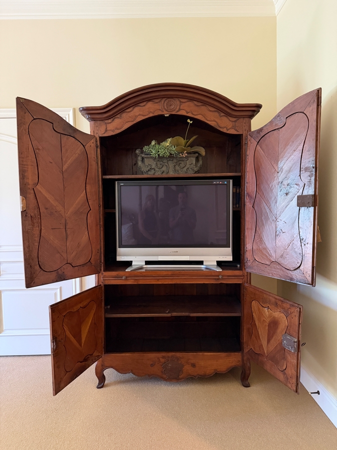 Exceptional Antique French Carved Wooden Armoire Cabinet 51.5W X 24D X 98H [Photo 5]