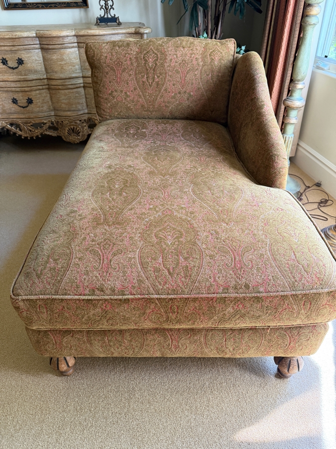 Upholstered Chaise Lounge Chair With Pair Of Throw Pillows 34'W X 65'L X 33'H [Photo 5]