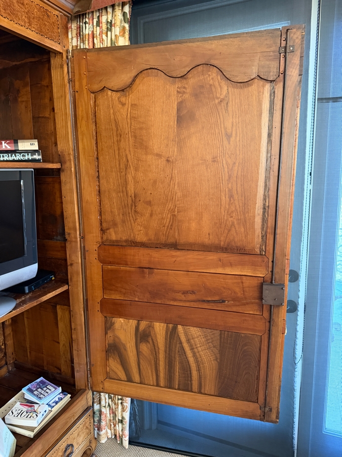 Stunning Antique Louis XV Wooden Wardrobe Cabinet Armoire 40W X 27D X 91H [Photo 6]