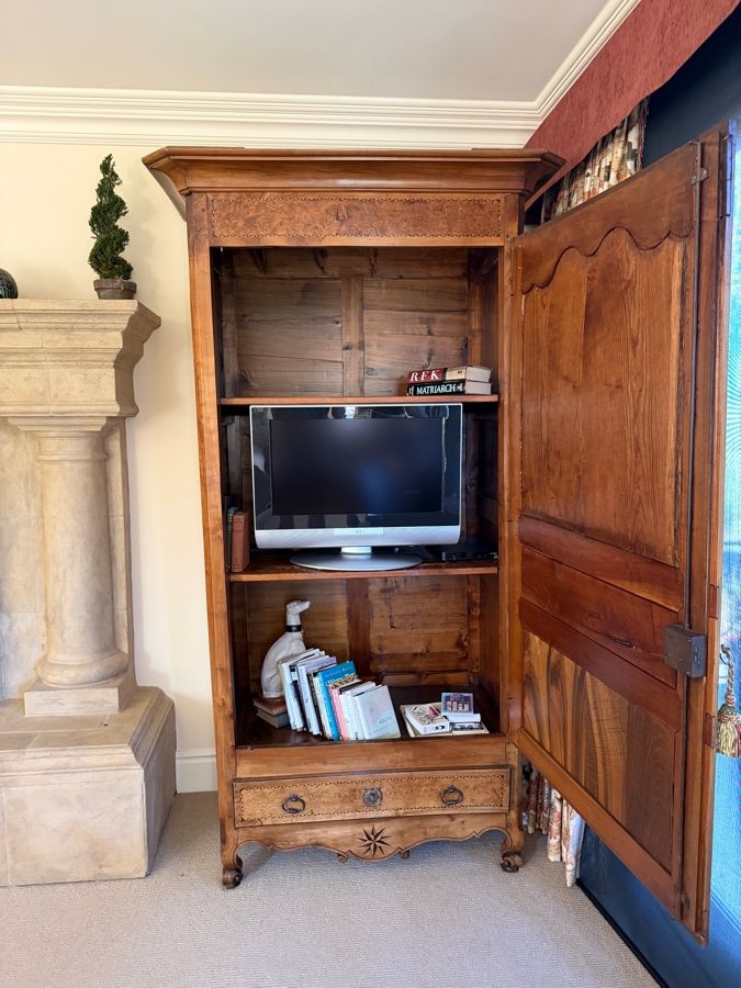 Stunning Antique Louis XV Wooden Wardrobe Cabinet Armoire 40W X 27D X 91H [Photo 5]