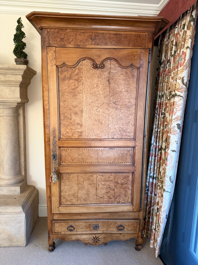 Stunning Antique Louis XV Wooden Wardrobe Cabinet Armoire 40W X 27D X 91H [Photo 2]
