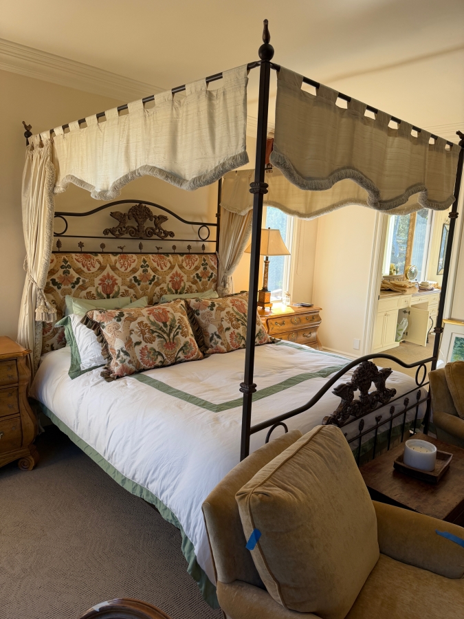 Fabulous Metal Canopy Bed With Bedding, Pillows And California King Mattress 72 X 84 [Photo 2]