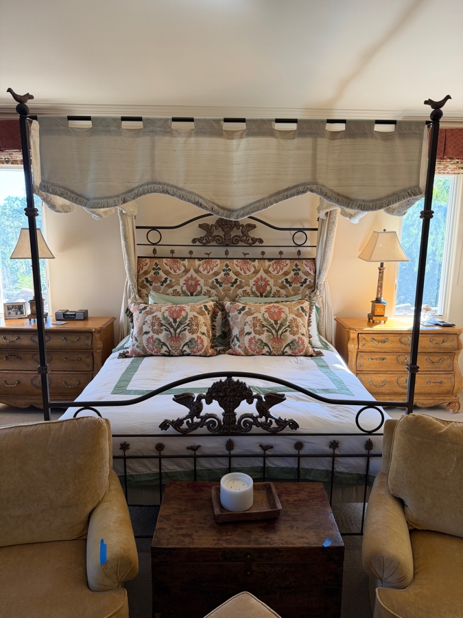 Fabulous Metal Canopy Bed With Bedding, Pillows And California King Mattress 72 X 84
