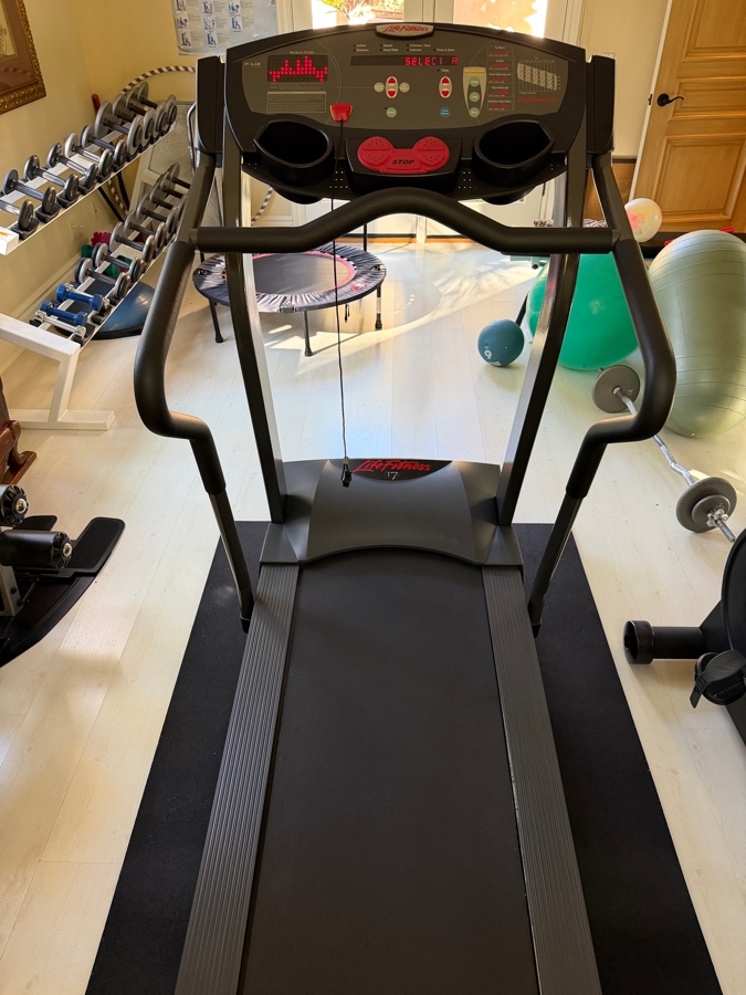 Life Fitness T7i Treadmill 32W X 79D X 60H [Photo 3]
