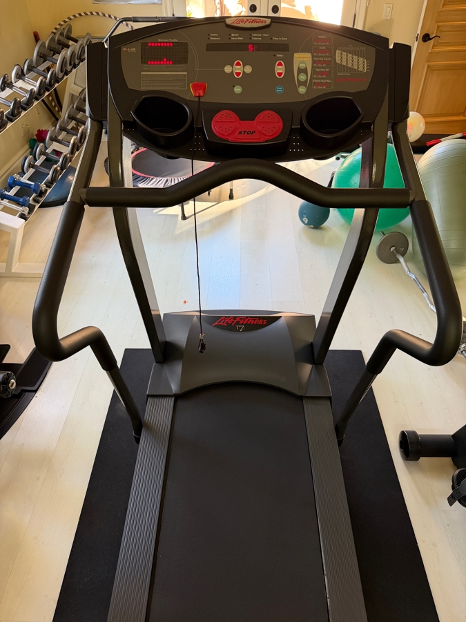 Life Fitness T7i Treadmill 32W X 79D X 60H