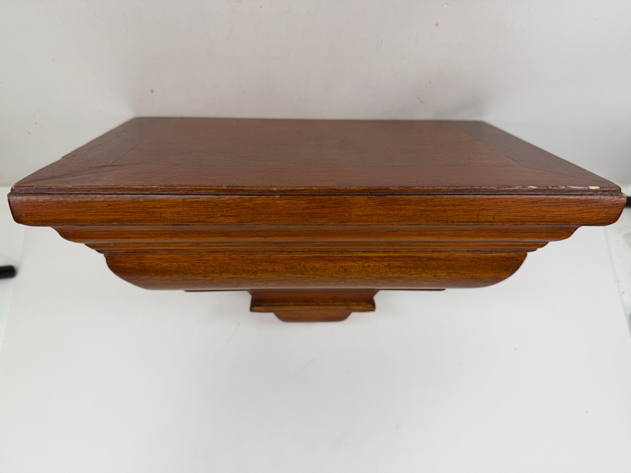Corbel-Style Display Shelf 14'W X 9'D X 8'H (RSF) [Photo 3]