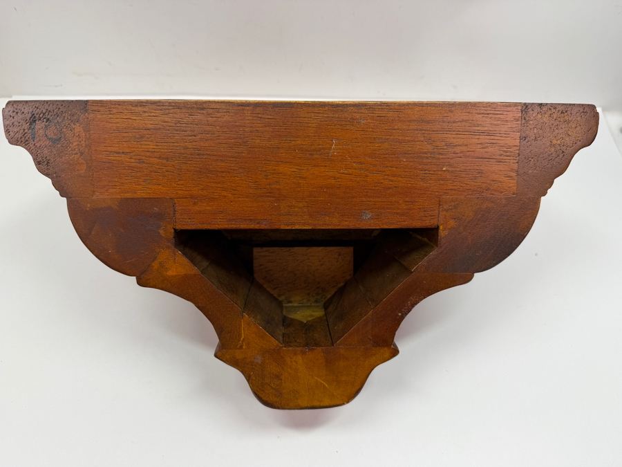 Corbel-Style Display Shelf 14'W X 9'D X 8'H (RSF) [Photo 4]