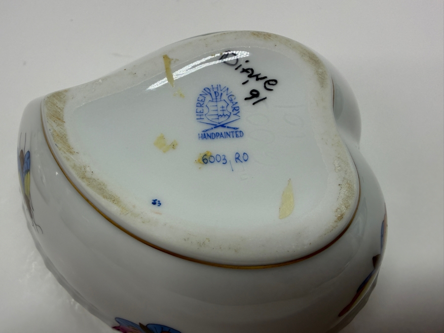 Herend Rothschild Bird Heart Shaped Hand-Painted Porcelain Lidded Trinket Box With 3D Rose Finials 4.5'W X 3.5'D (RSF) [Photo 8]