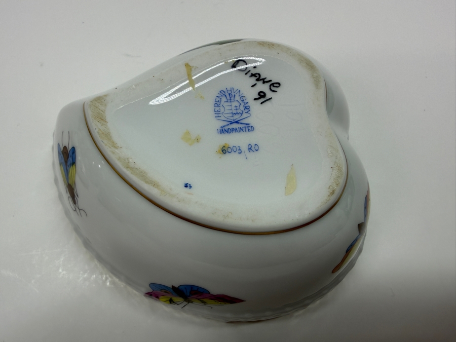 Herend Rothschild Bird Heart Shaped Hand-Painted Porcelain Lidded Trinket Box With 3D Rose Finials 4.5'W X 3.5'D (RSF) [Photo 7]