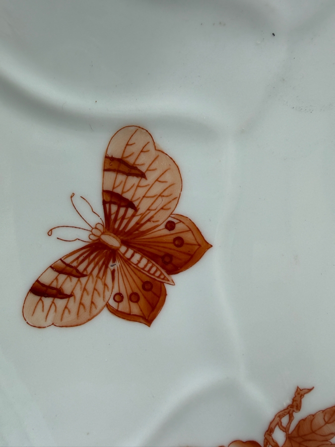 Herend Fortuna Rust Hand-Painted Porcelain Scalloped Serving Bowl With Butterflies And Gold Trim 10.75'W (RSF) [Photo 2]