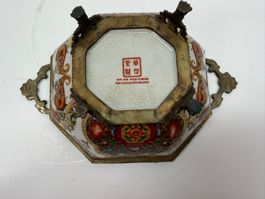Pair Of Chinese Porcelain Export Bowls With Metal Ornamentation 9W And 7W (RSF) [Photo 5]