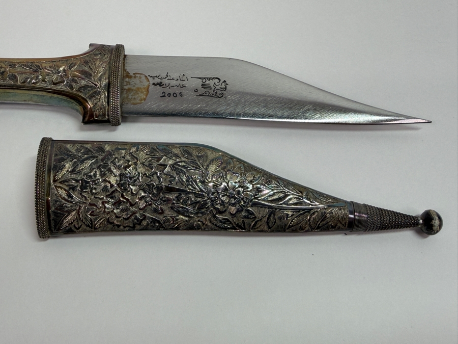 .900 Silver Handle & Sheath Signed Arabic Knife Dagger With Case Weighs 200.2g Dated 2006 6' Blade Length / 11' Overall Length (RSF) [Photo 3]