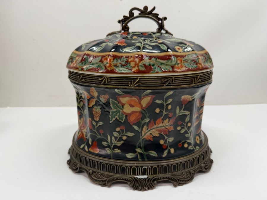 Hand Painted Chinese Oval 8' Covered Box With Metal Accents (RSF) [Photo 4]