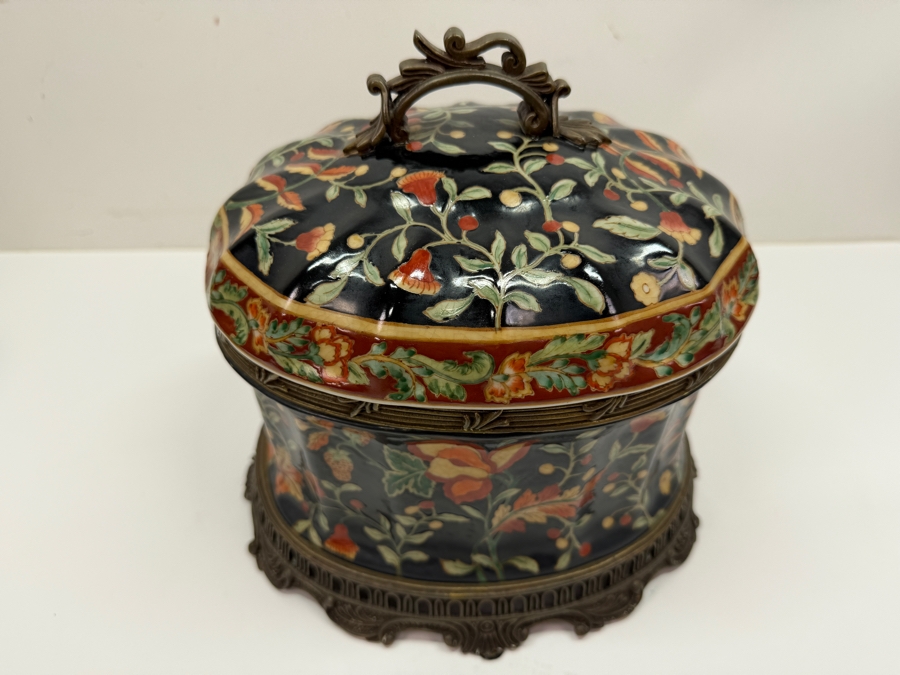 Hand Painted Chinese Oval 8' Covered Box With Metal Accents (RSF) [Photo 3]