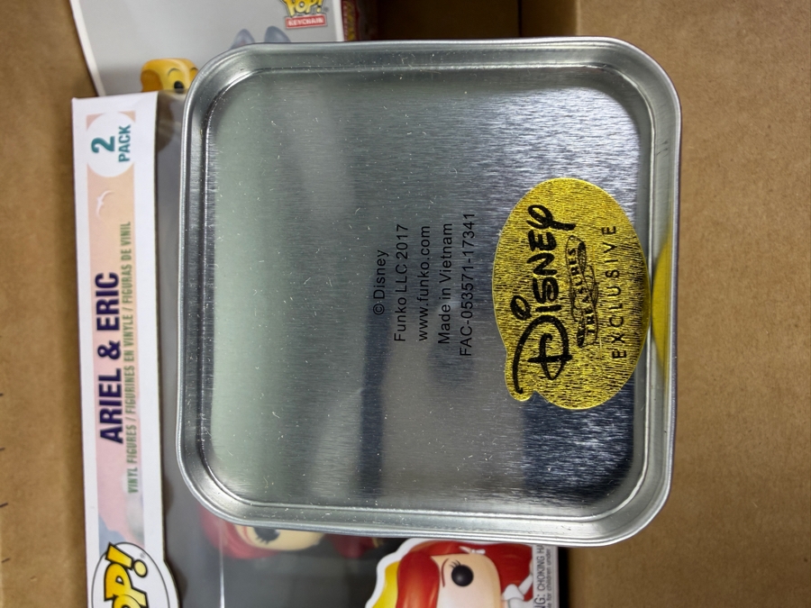 Funko Disney Treasures Ever After Castle Subscription Box Featuring Ariel And Prince Eric Wedding 2-Pack Pop! Figures And Tramp Pocket Pop! Keychain [Photo 5]