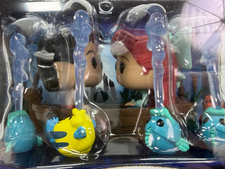 Funko Pop! Disney The Little Mermaid Kiss The Girl #546 Target Exclusive Movie Moments Featuring Ariel And Prince Eric In Their Boat With Sebastian And Flounder [Photo 8]