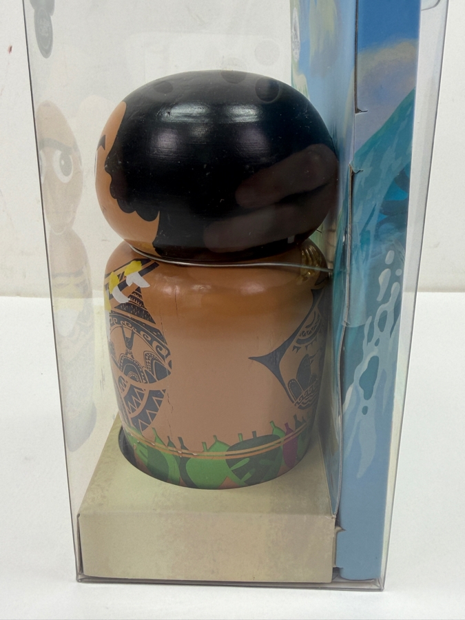 Disney Moana & Maui Wooden Collectible Set - 2017 D23 Expo Exclusive - Limited Edition 300 - Hand-Painted Nesting Doll Style Figures [Photo 6]