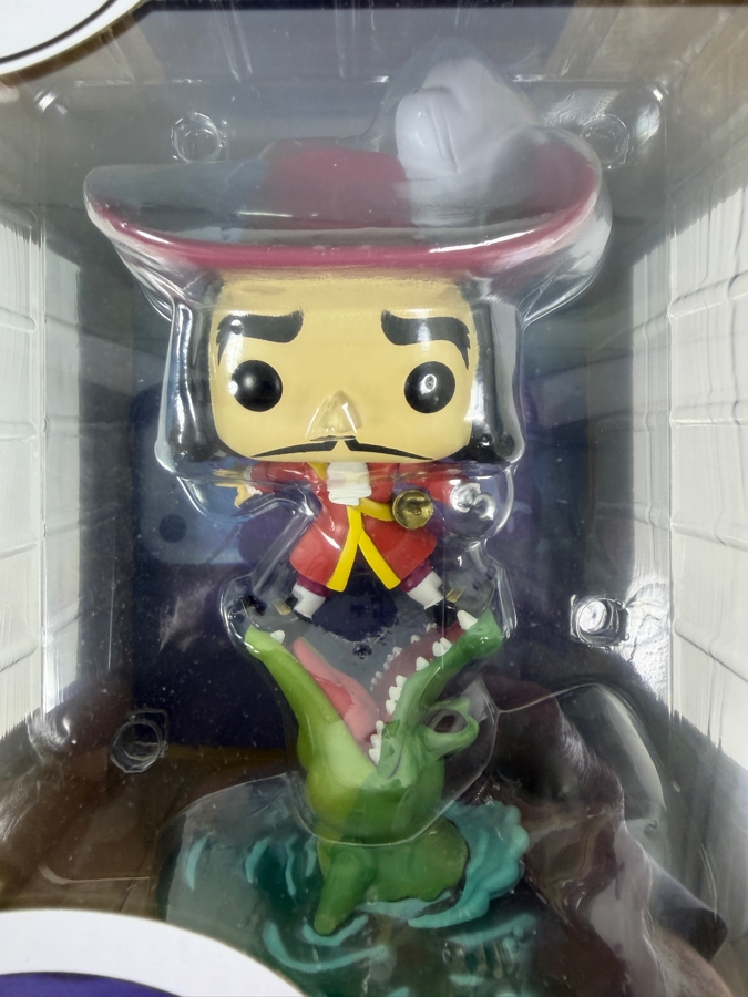 Funko Pop! Disney Villains Box - Peter Pan Movie Moment Hook And Tick-Tock #456 - Hot Topic Exclusive - Mystery Mini And Diablo Keychain Set [Photo 6]