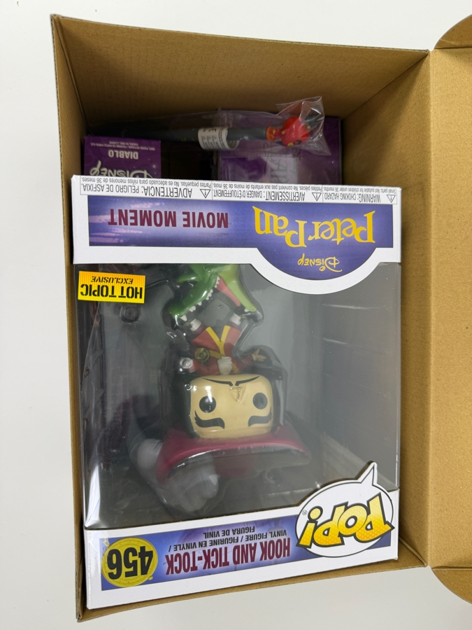 Funko Pop! Disney Villains Box - Peter Pan Movie Moment Hook And Tick-Tock #456 - Hot Topic Exclusive - Mystery Mini And Diablo Keychain Set [Photo 4]